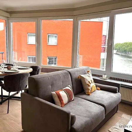 Le 180 Escapade Face A La Meuse リエージュ