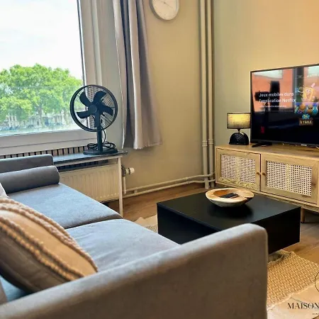 Le 180 Escapade Face A La Meuse アパート